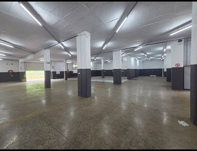 3,000M² WAREHOUSE FOR SALE IN RIVERHORSE VALLEY